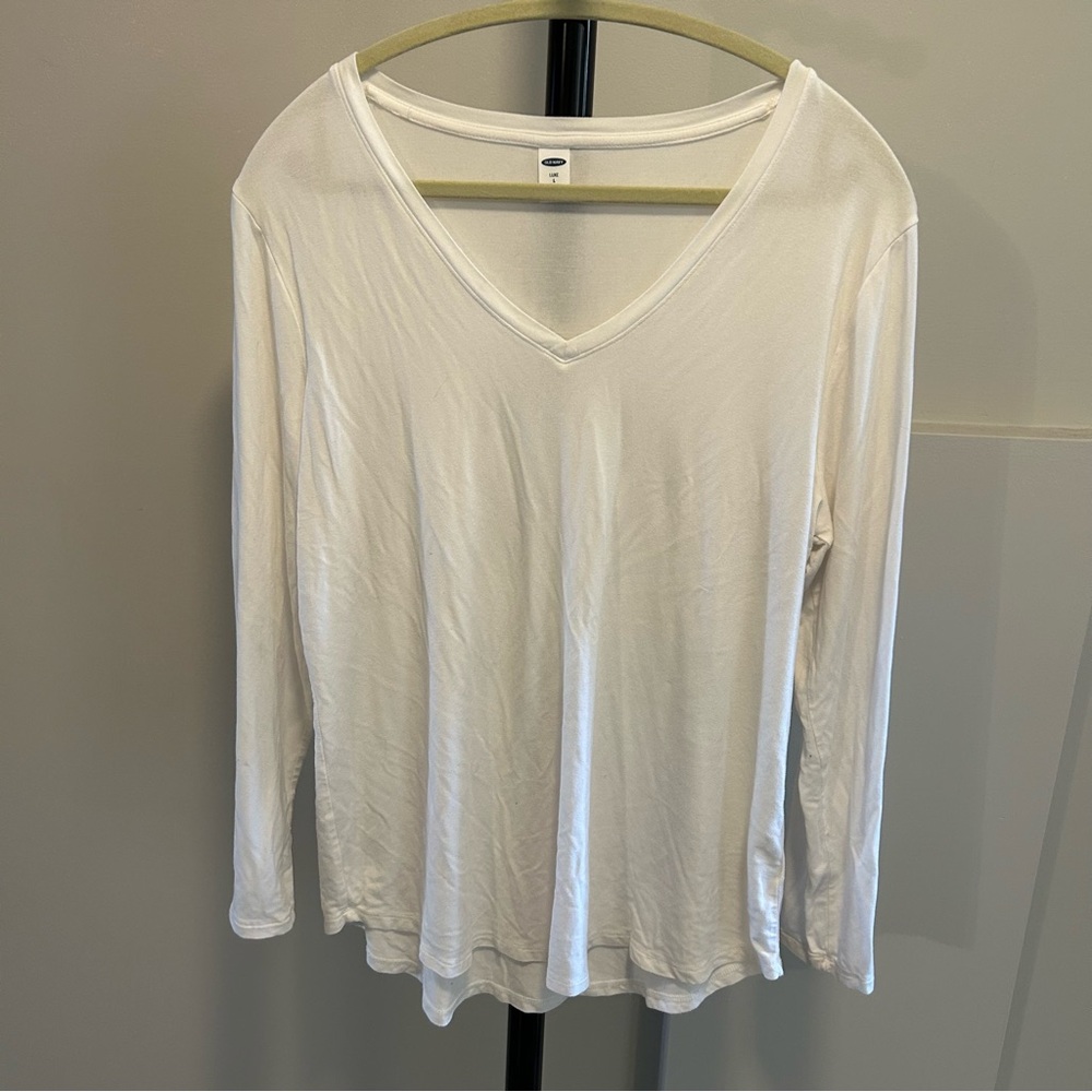 Women’s Old Navy Classic White Long Sleeve V Neck Tee Size L